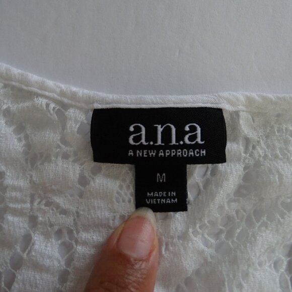 a.n.a. A New Day White Cold Shoulder Lace Yoke Top Women Size M Semi-sheer - Picture 4 of 8